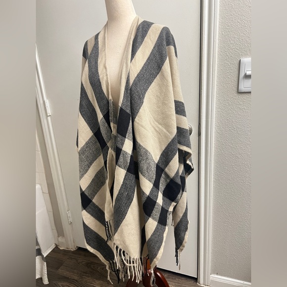 NWT Banana Republic Cashmere Blend Shawl - Picture 3 of 5
